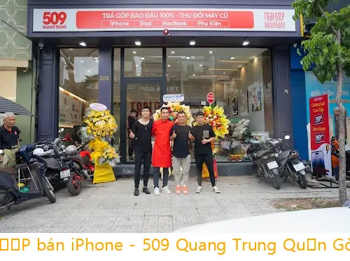 Handsome guy selling iPhones - 509 Quang Trung Street, Go Vap District